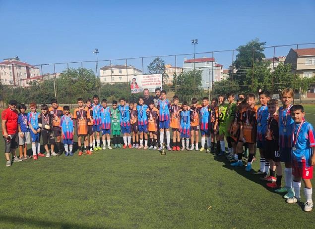 U 12 Minikler Şenliği Ligi E Grubu Takımlarımız Kupa ve Madalyalarını Aldı