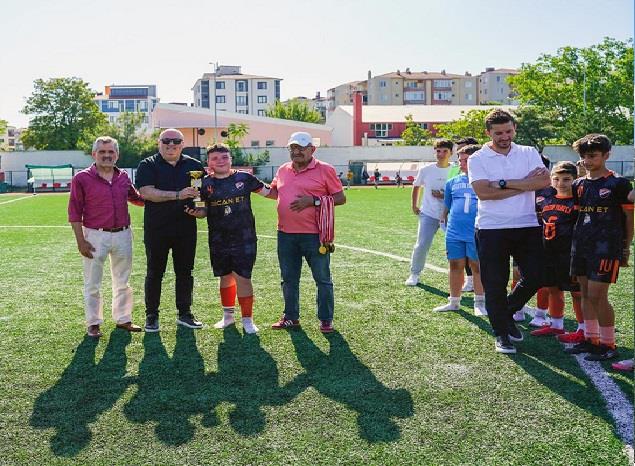 U 12 Minikler Şenliği Ligi C Grubu Takımlarımız Kupa ve Madalyalarını Aldı